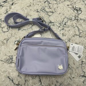 Lululemon Everywhere Crossbody *metal hardware